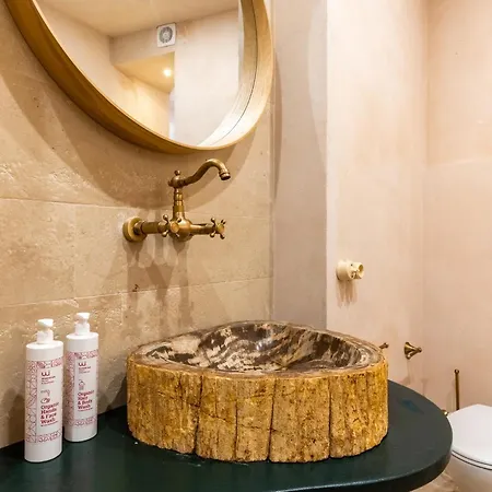 Daire Charming Nest With Terrace By Wonderful Italy